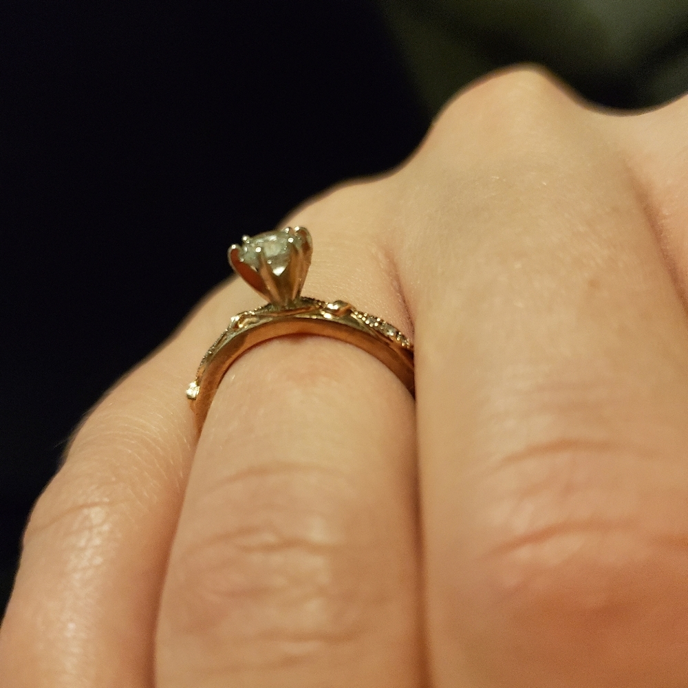 Engagement ring - Picture 5 of 5